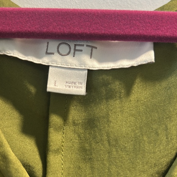 LOFT Green Sleeveless Ruffled Tank Top - Picture 2 of 3